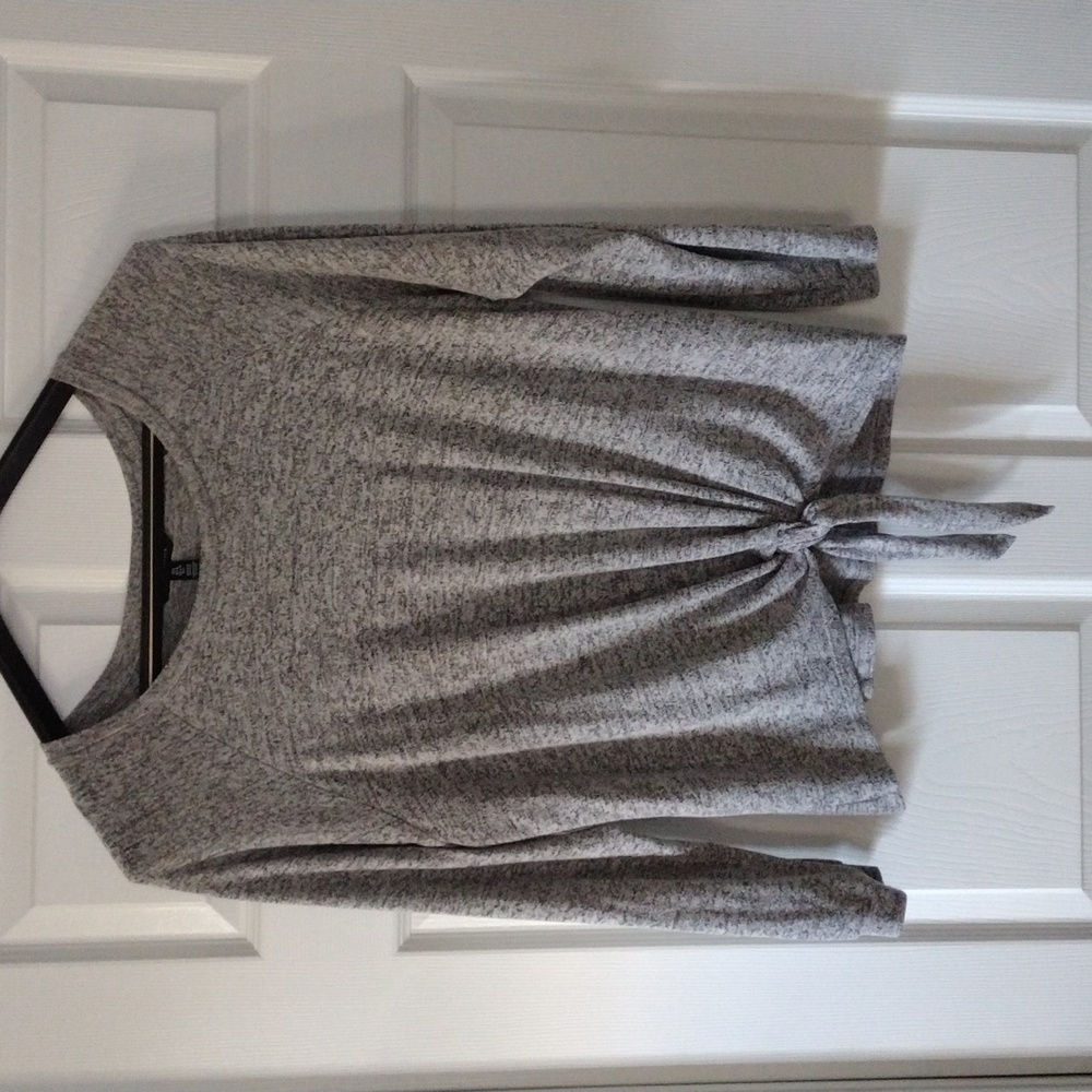 Ellen Tracy Front Tie long sleeve